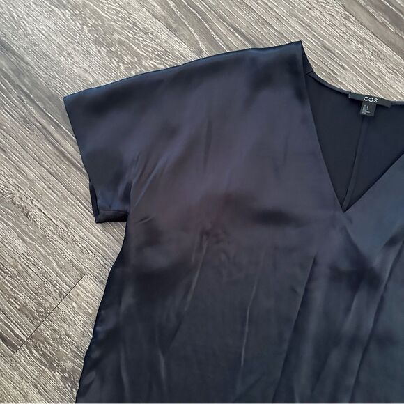 COS 100% silk navy v neck top - Picture 2 of 9